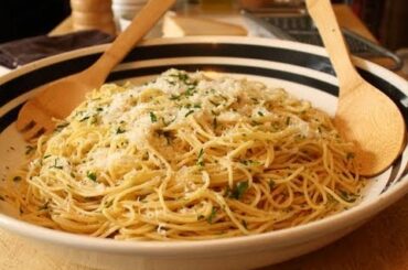 Garlic Spaghetti - Spaghetti Aglio e Olio Recipe - Pasta with Garlic and Olive Oil