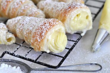 Italian Cream Filled Cannoncini (Horn) by Cooking with Manuela