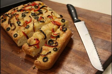 Olive And Pepper Foccacia | Italian Recipes | Sanjeev Kapoor Khazana