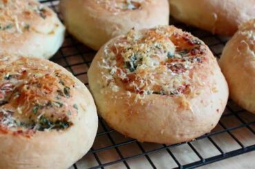 Garlic Parmesan Dinner Rolls Recipe - No-Knead Italian Dinner Rolls