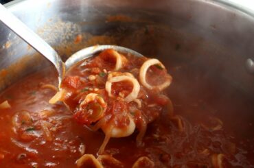 Calamari Marinara - Tender Calamari in Tomato Sauce Recipe
