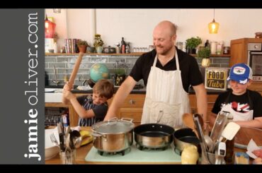Getting kids cooking - meatballs, pasta & tomato sauce