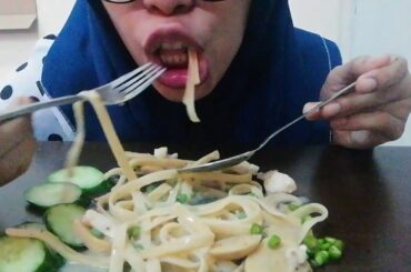 #mukbang #asmr #foodlover #homemade #italianfood Fettuccini Cabornara Homemade