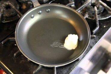 How to Make Homemade Alfredo Sauce With Mozzarella Cheese : Italian Cooking