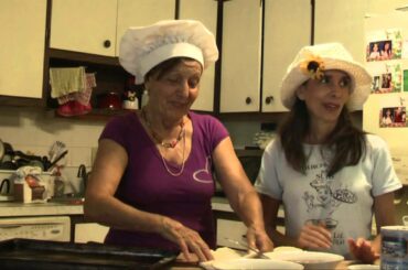 How to  Make Homemade Pizza Mama Maria Italian Cooking Episode #5