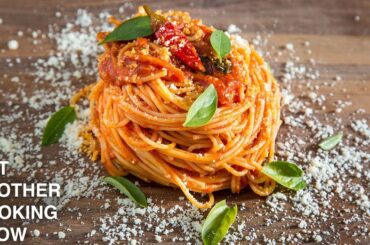 TEACHING friends how to make SPICY WEEKDAY SAUCE (ARRABIATA SAUCE )