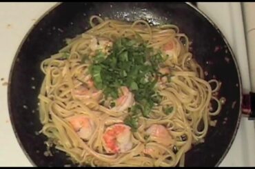 Lemon Garlic Shrimp Linguini Recipe - Delicious Italian Food with Fresh Herbs [HD]