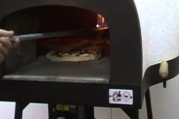 Italian pizza ovens gas Subito Cotto - Cooking 3 pizzas in the same time