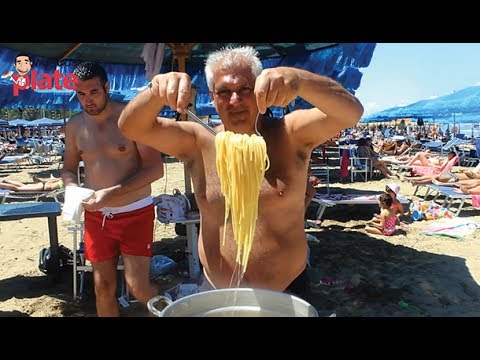 ITALIAN CHEF COOKING SEAFOOD PASTA ON THE BEACH ITALIAN CHEF COOKING SEAFOOD PASTA ON THE BEACH
