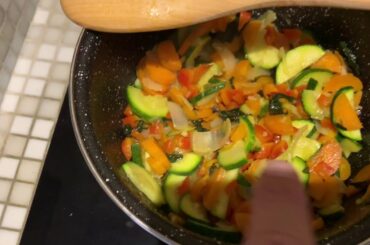 Eric Clarks Travel Videos - Rome Italy - Cooking with Eric in kitchen with 1 burner and a tiny area!