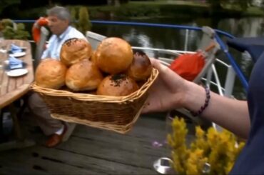 Dining aboard a Hotel Barge - Gastronomic Cuisine, Fine Wines and Delicious Cheeses
