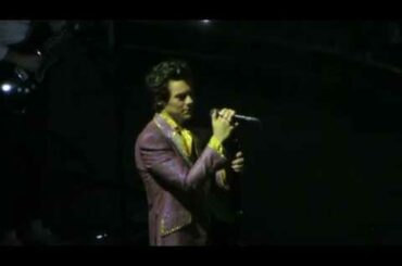 From the dining table (HD) + FAN ACTION - Harry Styles live @ Milano Assago Forum