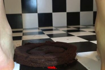 PREVIEW - cake and food Crush fetish barefoot by Italian girl