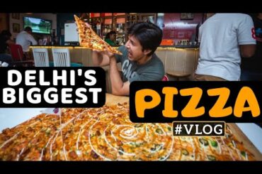Eating Delhi's The BIGGEST PIZZA 🍕 The Biggest Burger 🍔 & The Biggest Shakes🍹Vlog