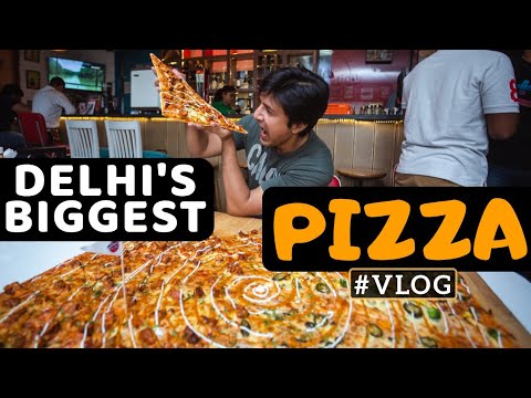 Eating Delhi's The BIGGEST PIZZA 🍕 The Biggest Burger 🍔 & The Biggest Shakes🍹Vlog Eating Delhi's The BIGGEST PIZZA 🍕 The Biggest Burger 🍔 & The Biggest Shakes🍹Vlog