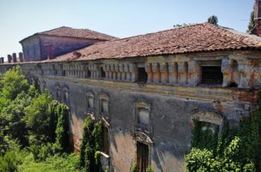 Abandoned Italian Renaissance Palace of the Royal Family Donelly *Everything Left Behind*