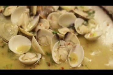 How to Cook Spaghetti With Clams : Italian Dishes