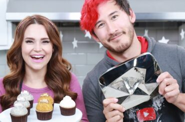 YOUTUBE PLAY BUTTON CUPCAKES ft Markiplier! - NERDY NUMMIES