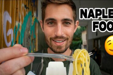 STREET FOOD IN NAPLES, ITALY