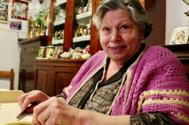 Pasta Grannies learns how to make orecchiette the Bari way!