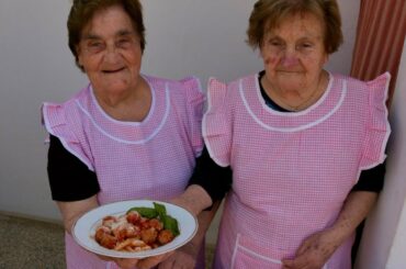 How to make 'sagne torte' with meatballs from Puglia | Pasta Grannies