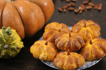 Pumpkin Bread Recipe | Halloween Rolls Buns | How Tasty Channel