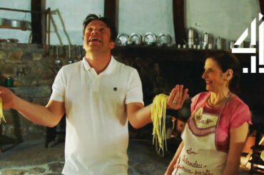 Jamie Oliver Struggles To Make One Of Italy's Rarest Pastas | Jamie's Super Food
