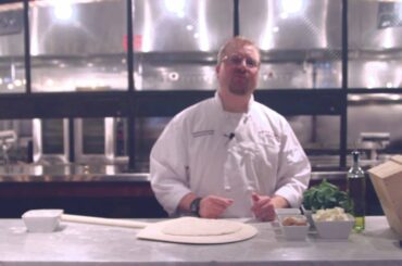 How Do I Make a Garlic Pizza Without Tomato Sauce? : Italian Dishes