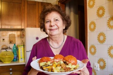 How to Make Easy Italian Baked Tomatoes with Rice | Pasta Grannies