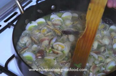 Spaghetti Vongole recipe how to cook great food Italian clams white wine garlic