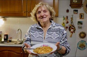 How to make cabbage soup or 'zuppa di cavolo' from Tuscany | Pasta Grannies