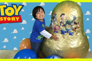 GOLDEN GIANT EGG SURPRISE OPENING Disney Toy Story