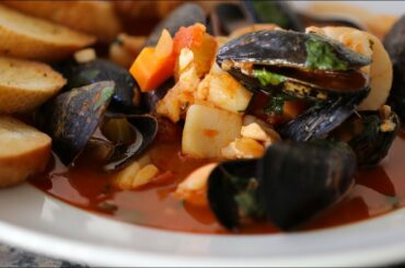 Cioppino (Italian American Seafood Stew)