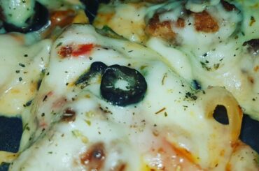 Enjoying pizza....😋