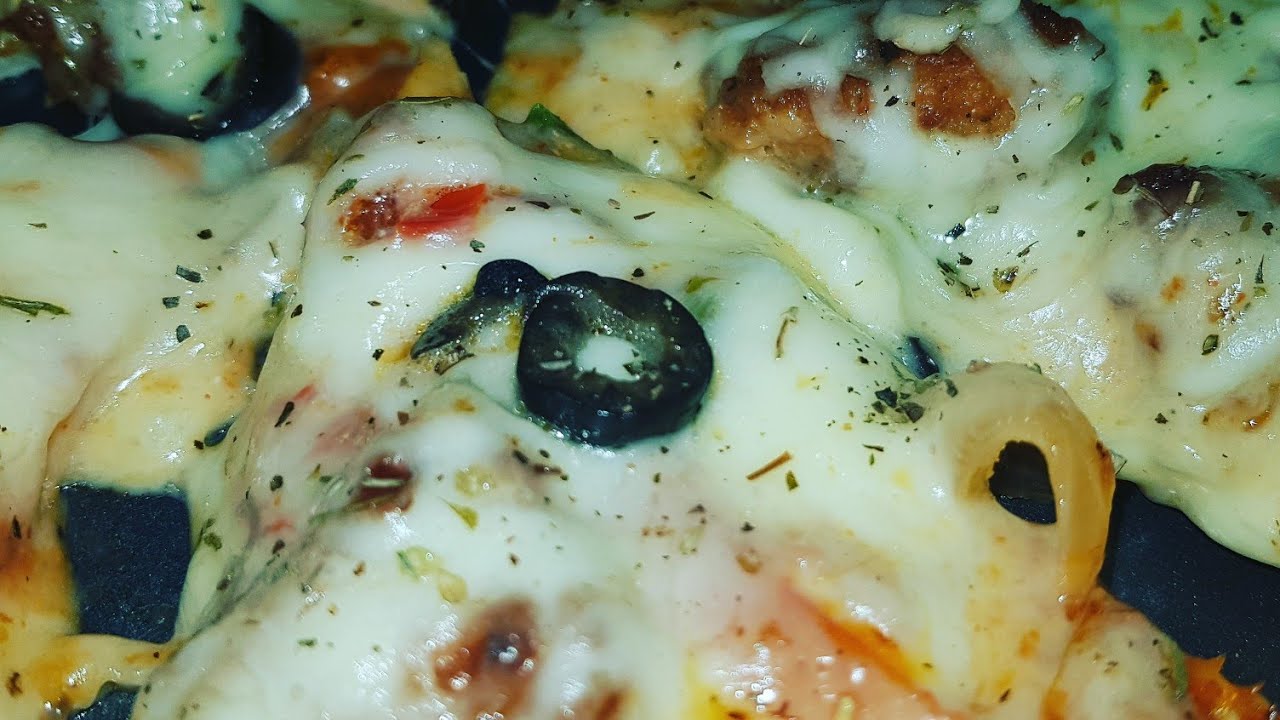 Enjoying pizza….😋 Enjoying pizza....😋