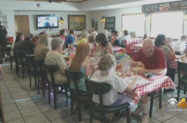Customers Flock To Dino's Italian Food Before Doors Close
