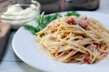 Bucatini with butter-roasted tomato sauce cooked in the Jean Patrique 20cm Saucepan