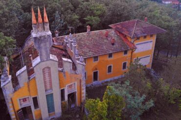Abandoned Italian Hunters Mansion in Traditional German Style *Hidden Timecapsule*