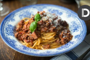 How to make Spaghetti Bolognese feat. Sofie!