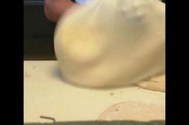 How to make a pepperoni pizza Italian style