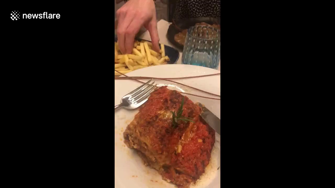 Liveleak – UK tourists have 'romantic meal for two' in flooded Venice restaurant Liveleak - UK tourists have 'romantic meal for two' in flooded Venice restaurant