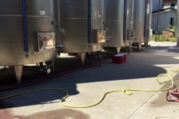 Univog Italien Ozonwasserreinigung / ozonewater cleaning in winery Italy GeDmbH