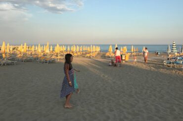 Exploring The Italian Beaches | Daily Vlog #6