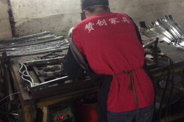 The Welding of Production in Stainless Steel Dining Room Chairs