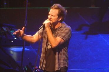 Pearl Jam Eddie Vedder talks about drinking wine with Italians lol