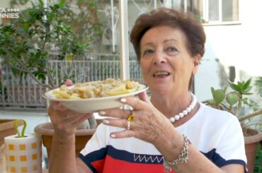 Pasta Grannies discover ziti with stewed onions and beef from Naples!