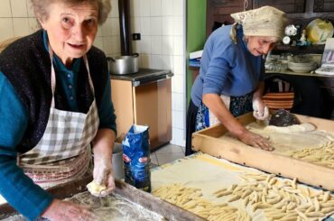 Discover fresh cheese gnocchi called 'raviole'! | Pasta Grannies