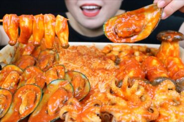 SPICY SEAFOOD BOILED (GREEN MUSSELS, BABY OCTOPUS) + MUSHROOM (KING OYSTER, ENOKI MUSHROOM) MAI ASMR