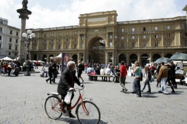 Florence Bans Eating In The Street
