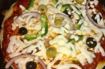 No need for Oven, no dough kneading. Quick and easy Pizza in a pan